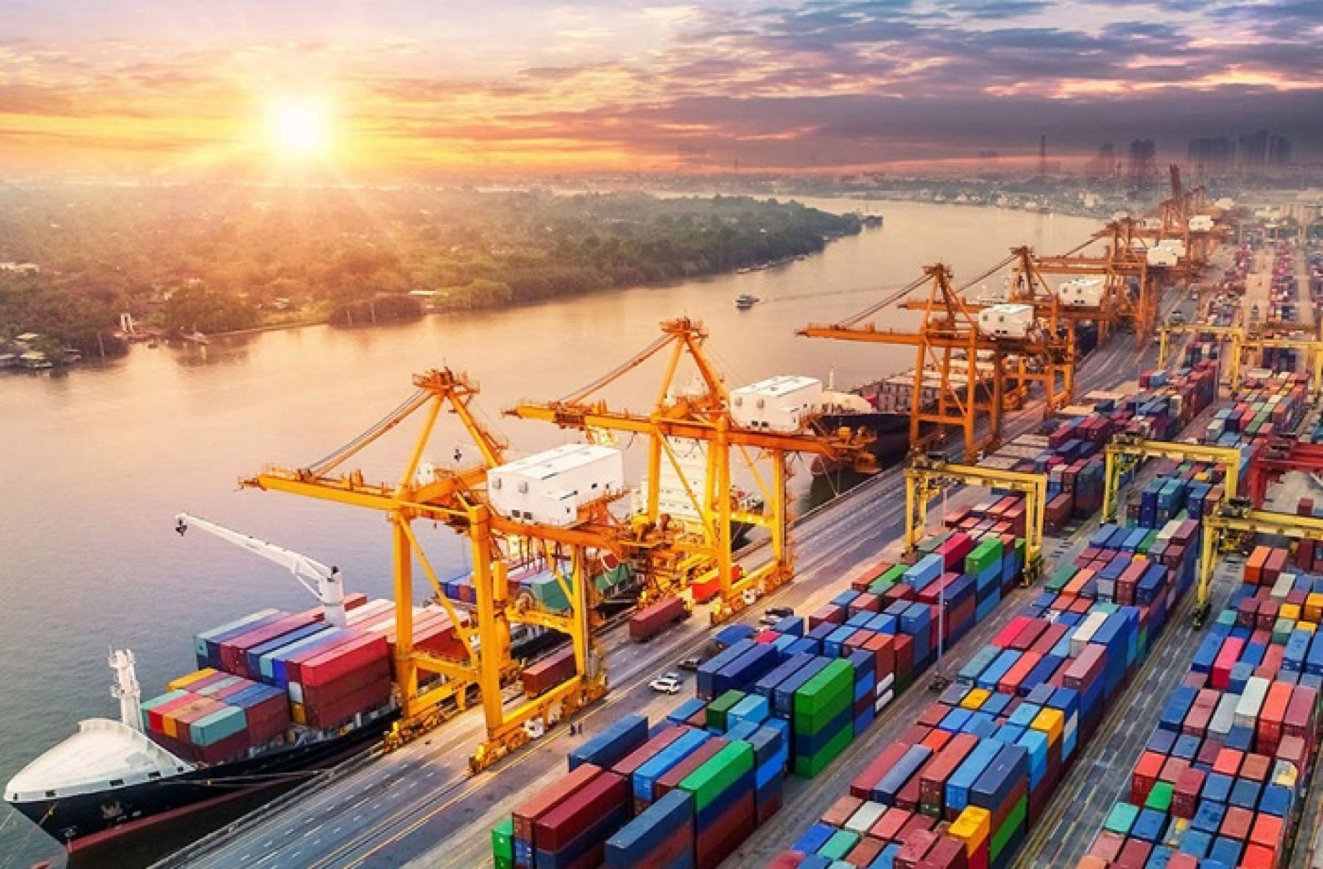 १३ खर्बको वैदेशिक व्यापारमा साढे नौ खर्ब घाटा, निर्यातमा बढेपनि अर्थतन्त्र अझै दबाबमा